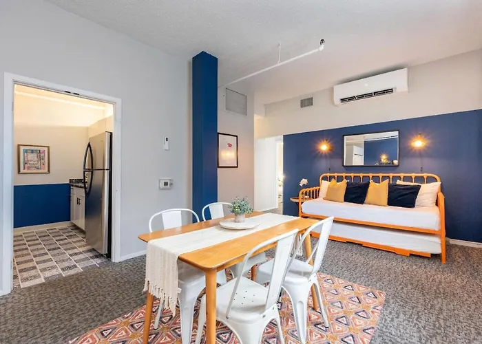 Downtown Penthouse, Vintage 2bd Gym #1 Appartement
