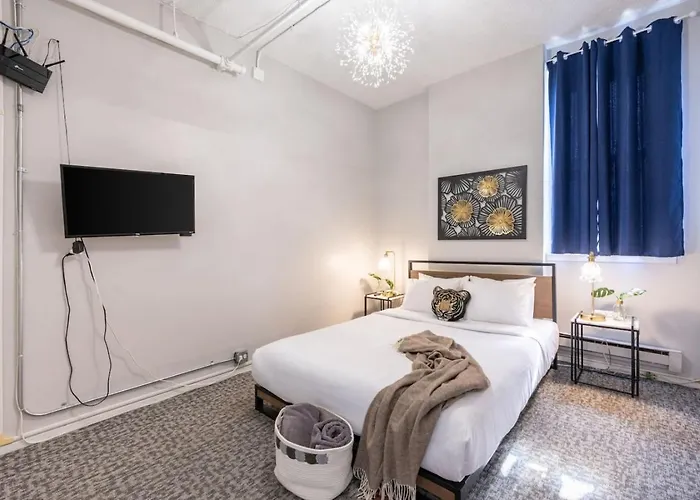 Downtown Penthouse, Vintage 2bd Gym #1 *